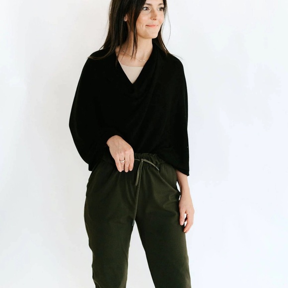 NWT Maternity Nursing Cover in Black - Picture 3 of 4